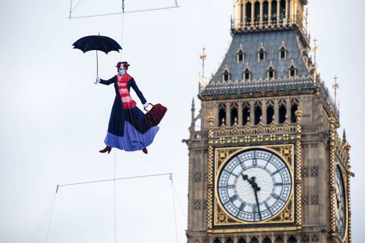 Mary Poppins in Air Pollution Protest in London